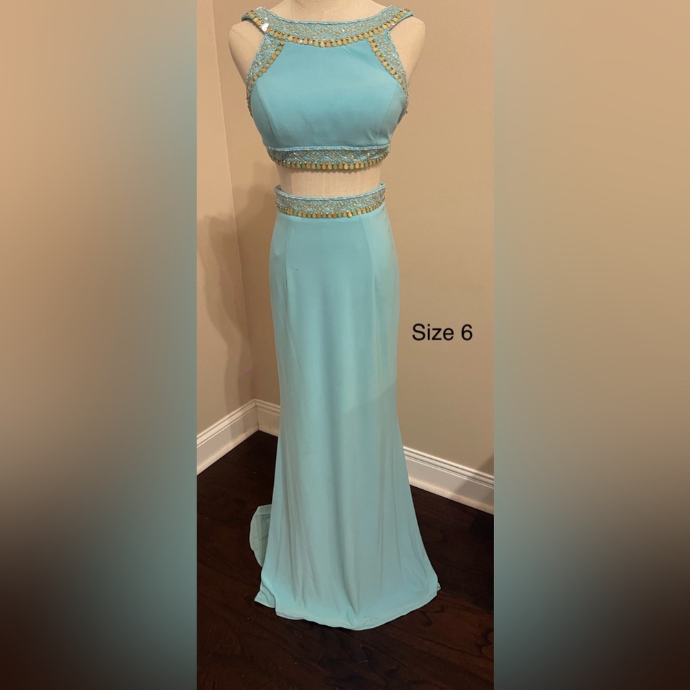 071 Elegant Blue Sleeveless Dress